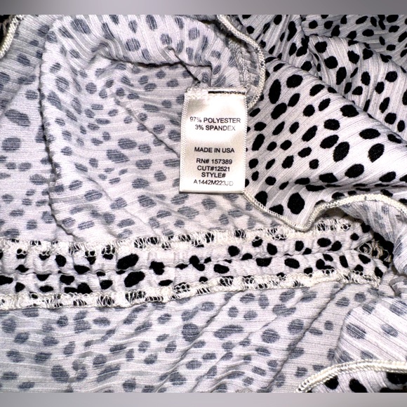 Altar’d State - XS Synched Front Crop Top - B&W Leopard Print - Lettuce Edge Hem - Picture 4 of 8